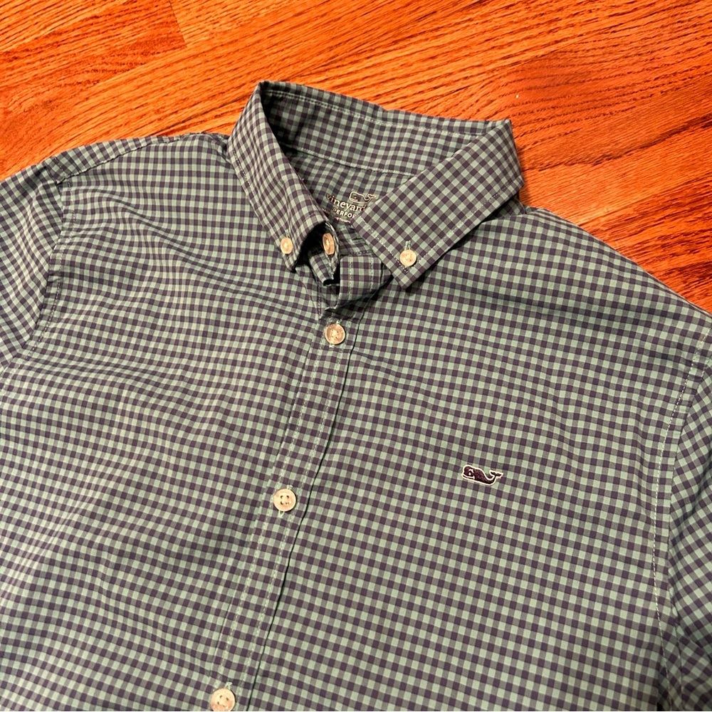 VINEYARD VINES Boys size XL  Button Down Shirt